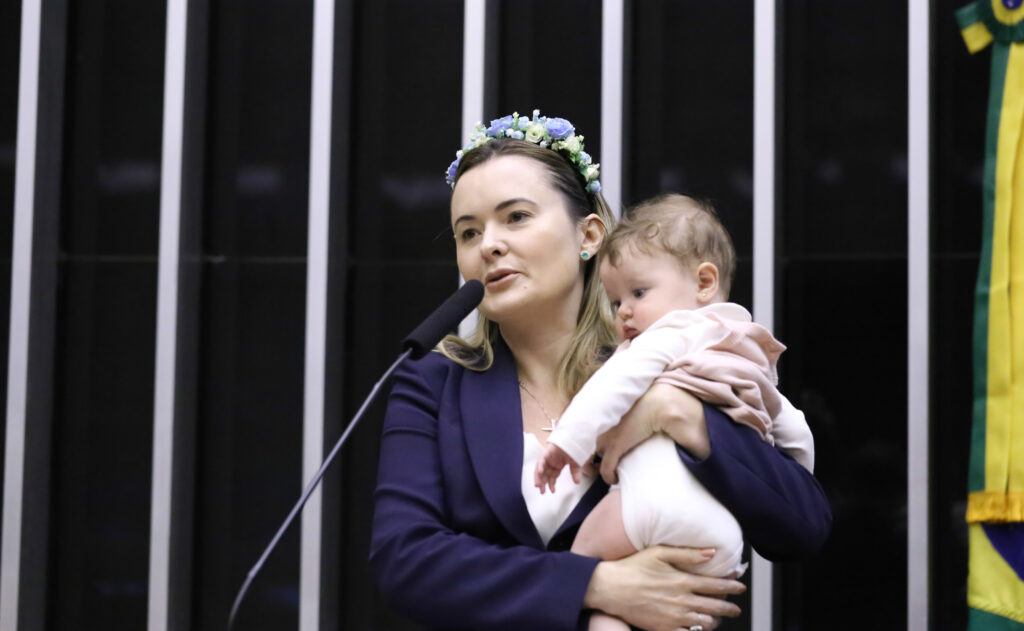 Maternidade: Julgamento desafia mulheres na política