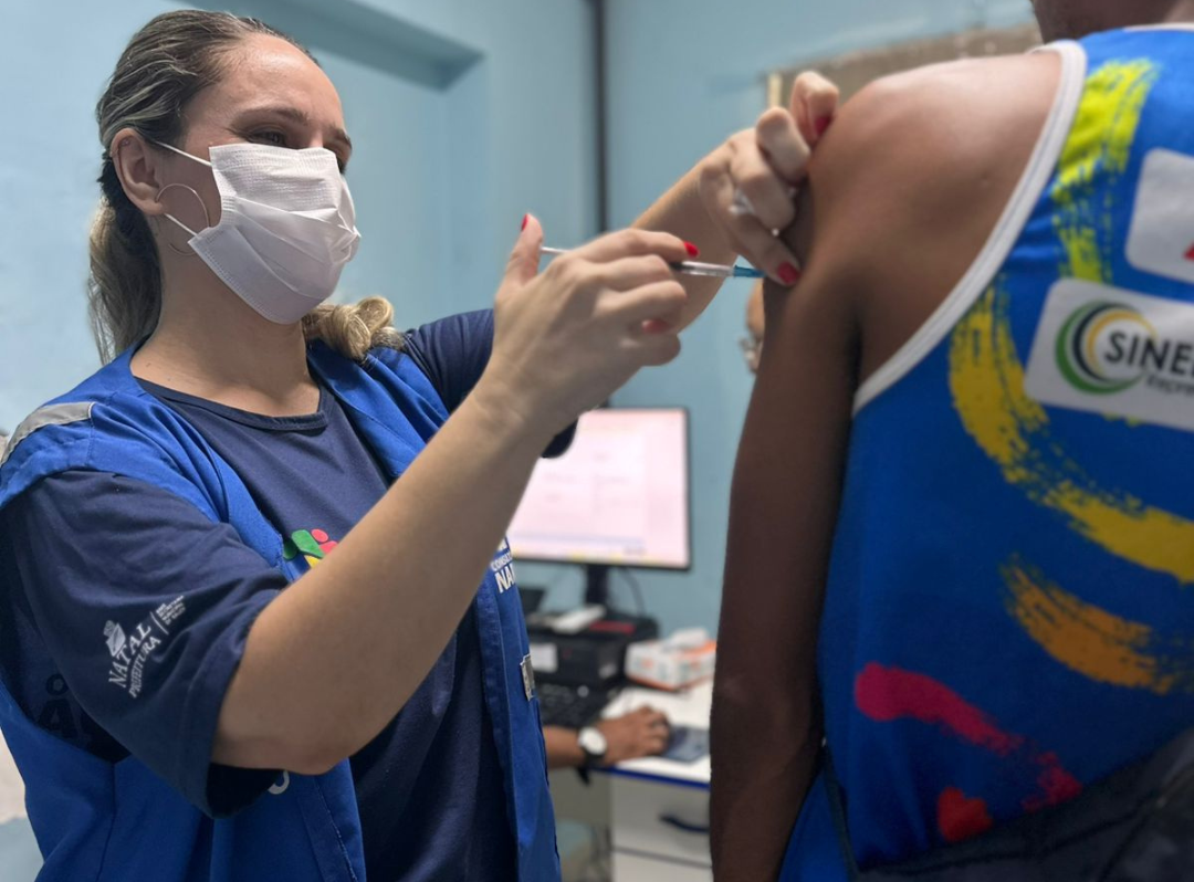 SMS Natal leva vacina da gripe a pessoas em situação de rua