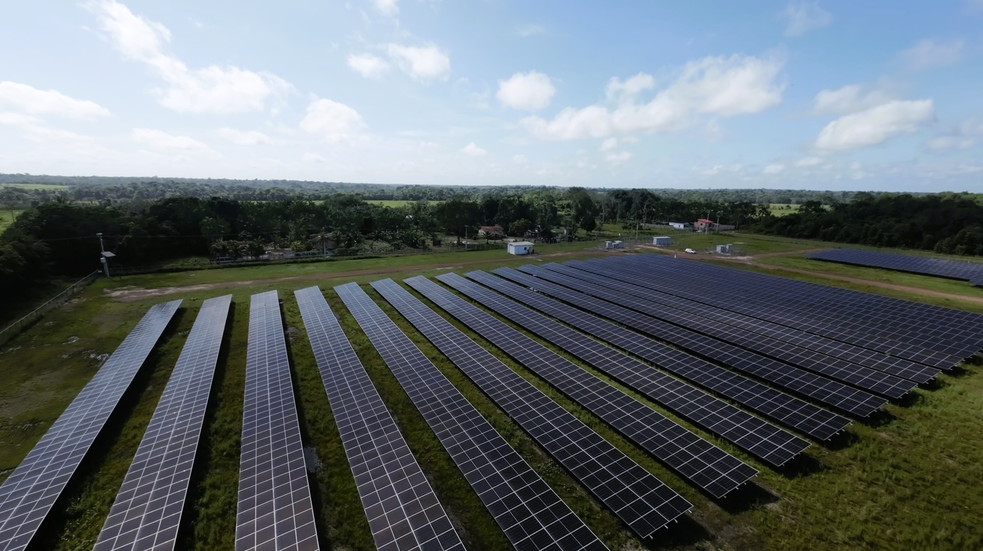 Sistema Interligado Nacional enfrenta desafios com oferta excessiva de energia