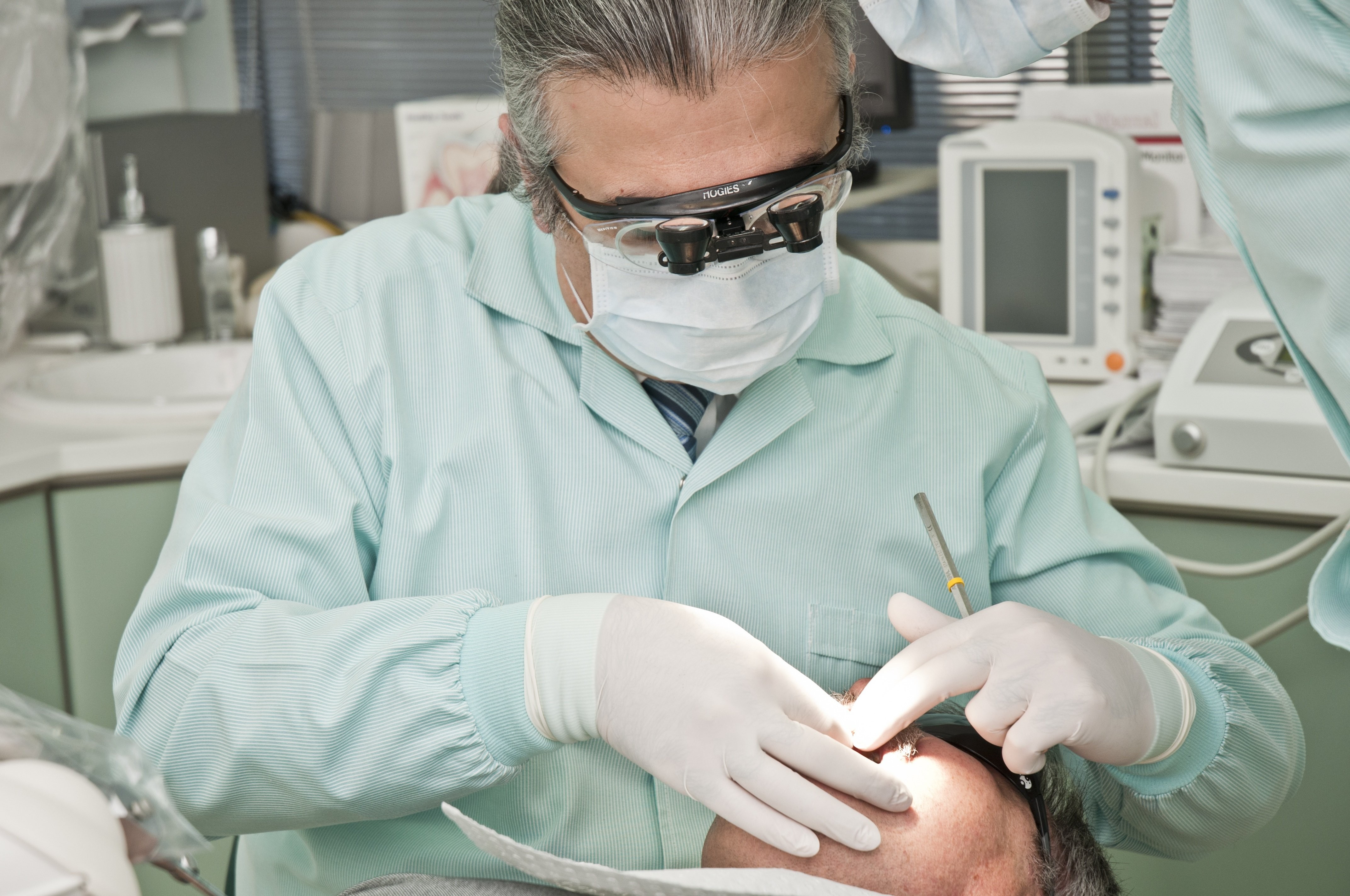 Dentes naturais garantem mais anos de autonomia, diz estudo