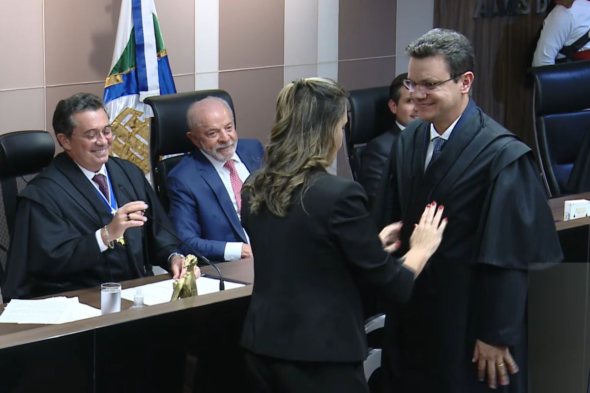 Ex-deputado filiado ao PT assume cargo no TCU em posse com Lula e Alcolumbre