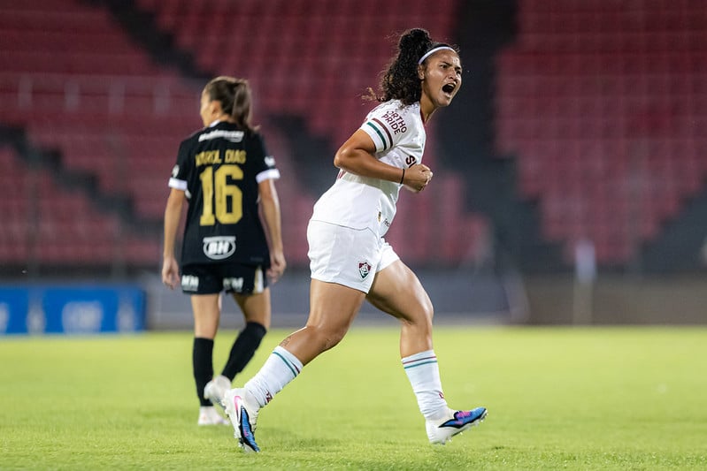 Kaline emociona e faz primeiro gol pelo Fluminense
