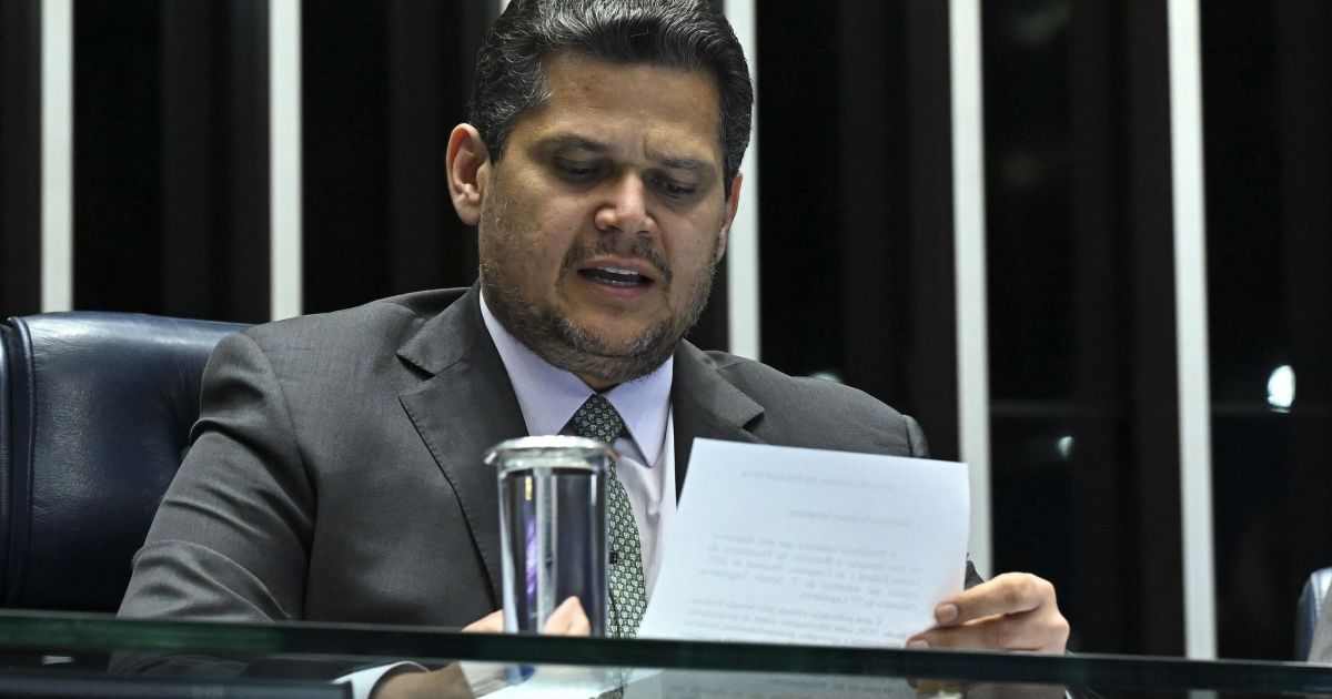 Alcolumbre herda polêmica promulgação do PL das penas