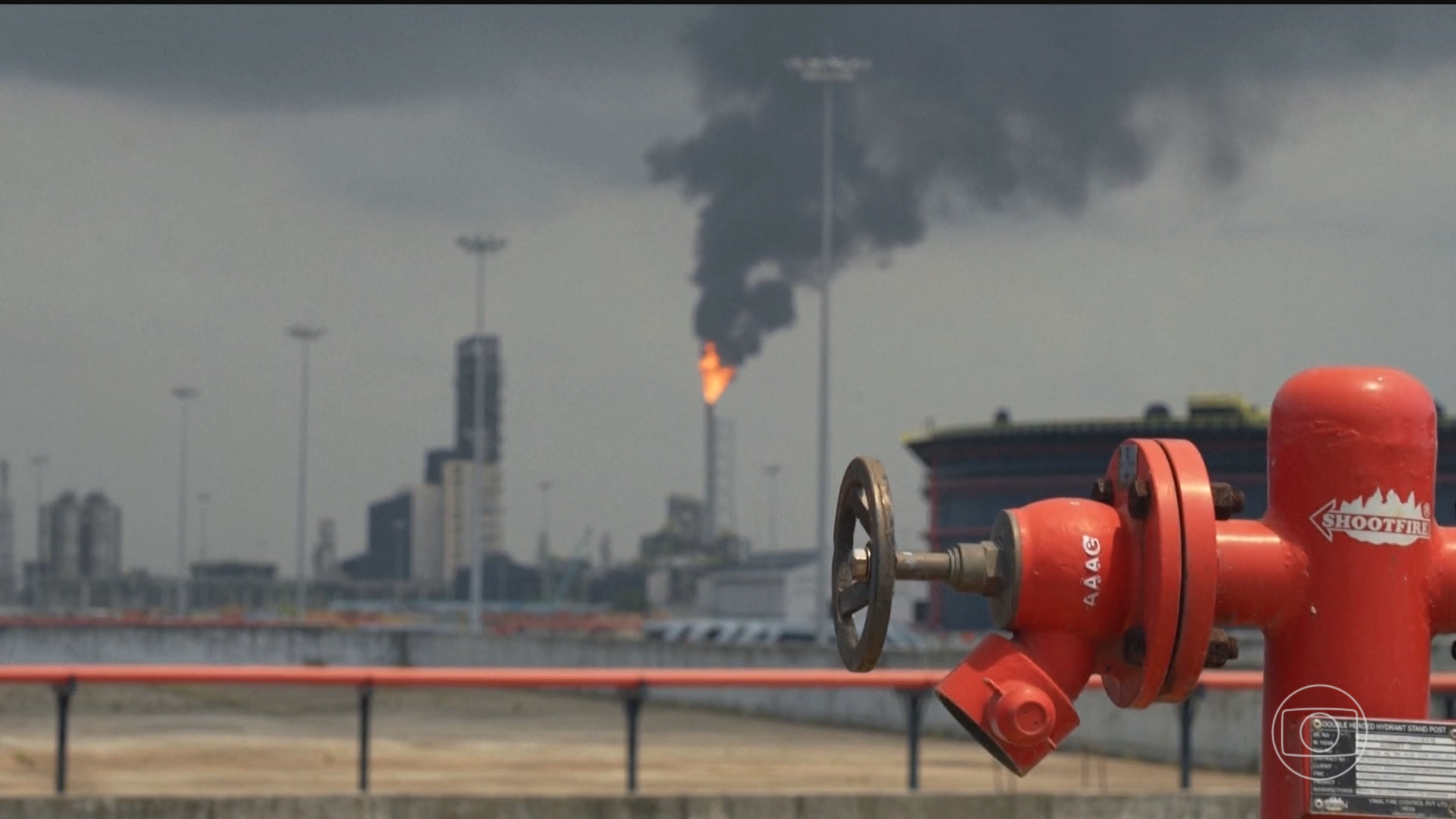 A escalada de tensões no Oriente Médio impulsiona o preço do petróleo e instabiliza mercados globais