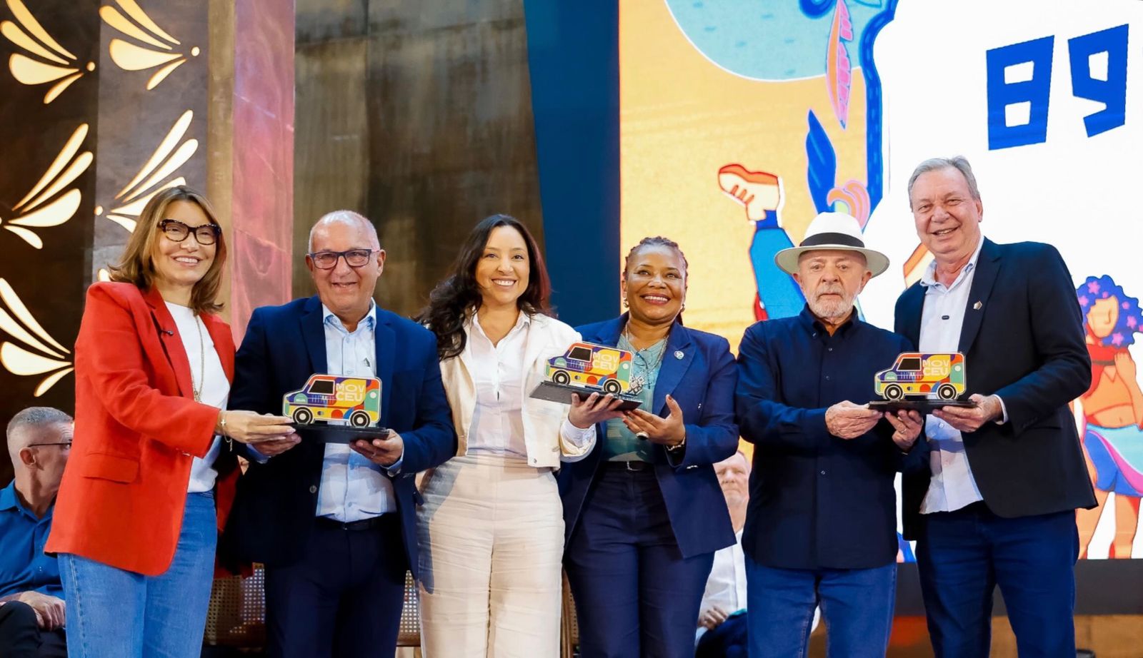 Prefeita Aize Bezerra garante veículo cultural itinerante MovCEU para João Câmara