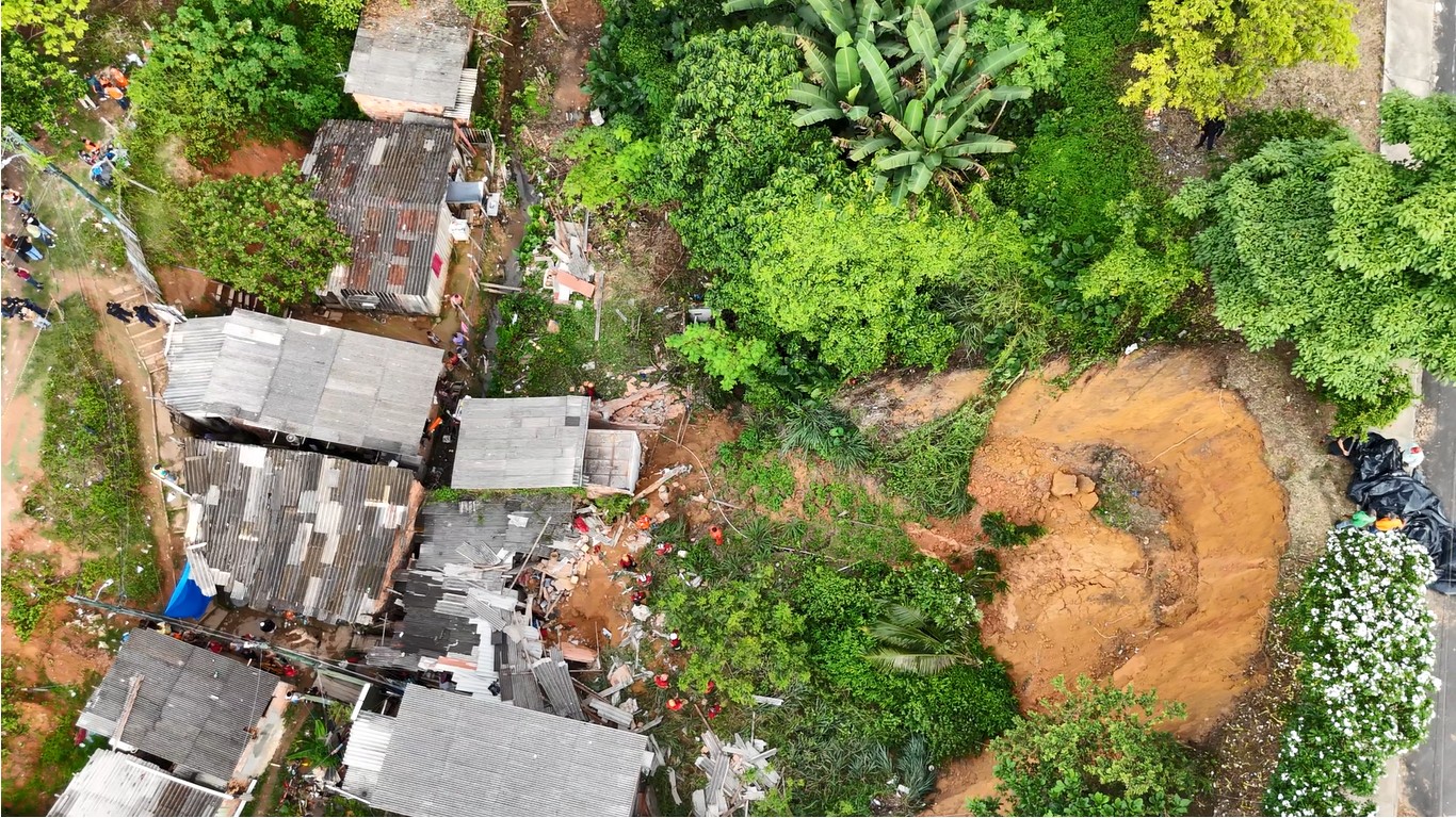 Prefeitura de Manaus decreta situação de emergência após deslizamentos
