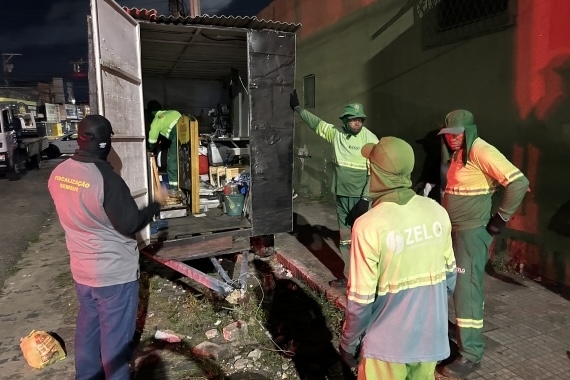 Prefeitura de Natal remove estruturas irregulares no bairro do Alecrim