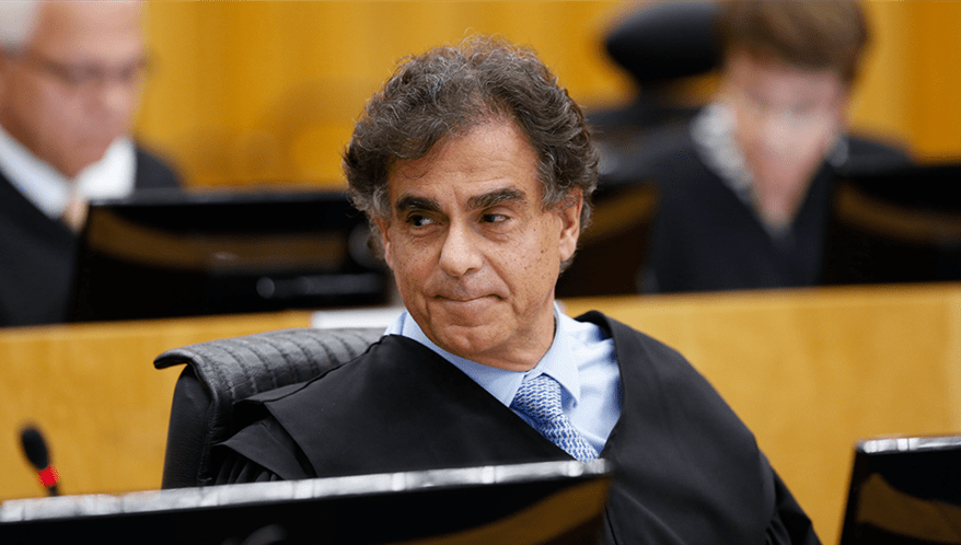 Presidente do TST corta salário de ministros e exige transparência