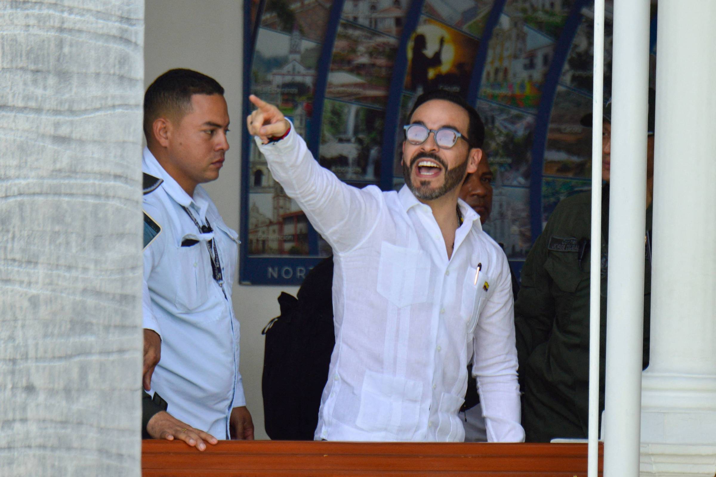 Abelardo de la Espriella anuncia fim do Conselho Presidencial de Paz na Colômbia