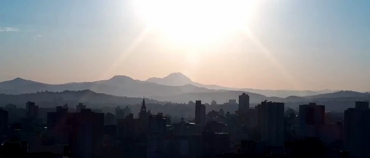 Calor extremo e baixa umidade marcam o mês de agosto em BH