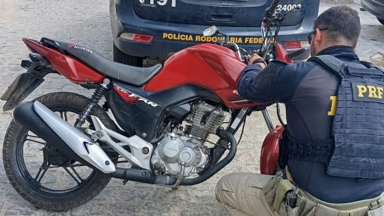 PRF detém suspeitos após perseguições e recupera motos furtadas no RN