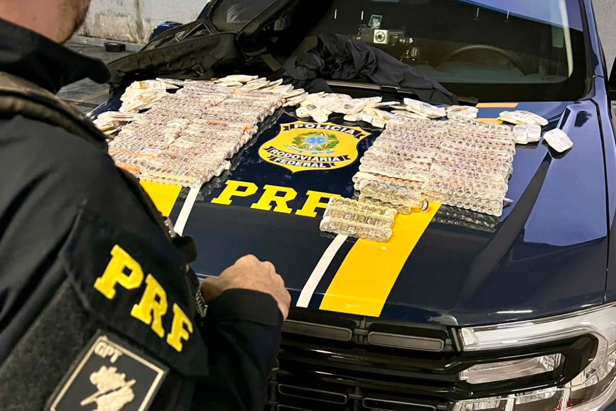 PRF apreende 1,5 mil canetas emagrecedoras ilegais na Dutra
