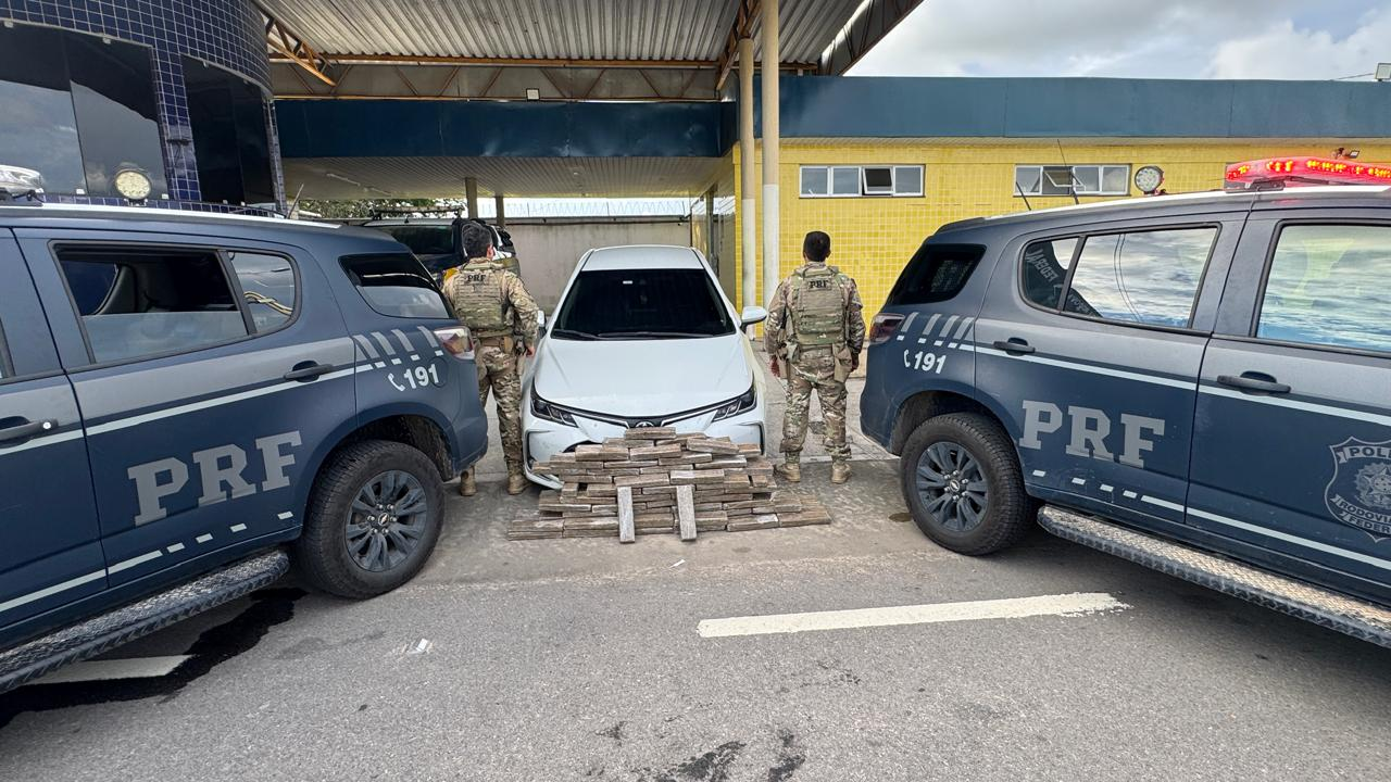 PRF apreende mais de 100 kg de maconha na BR-304 e prende motorista em Macaíba