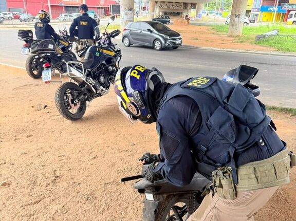 PRF apreende duas motos adulteradas e prende dois condutores no RN