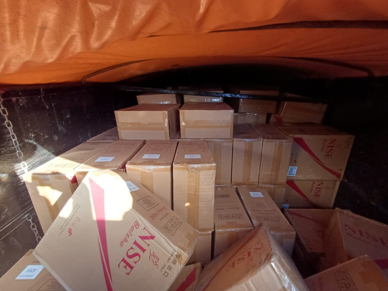 PRF e PM/RN interceptam 100 mil maços de cigarros ilegais em Apodi