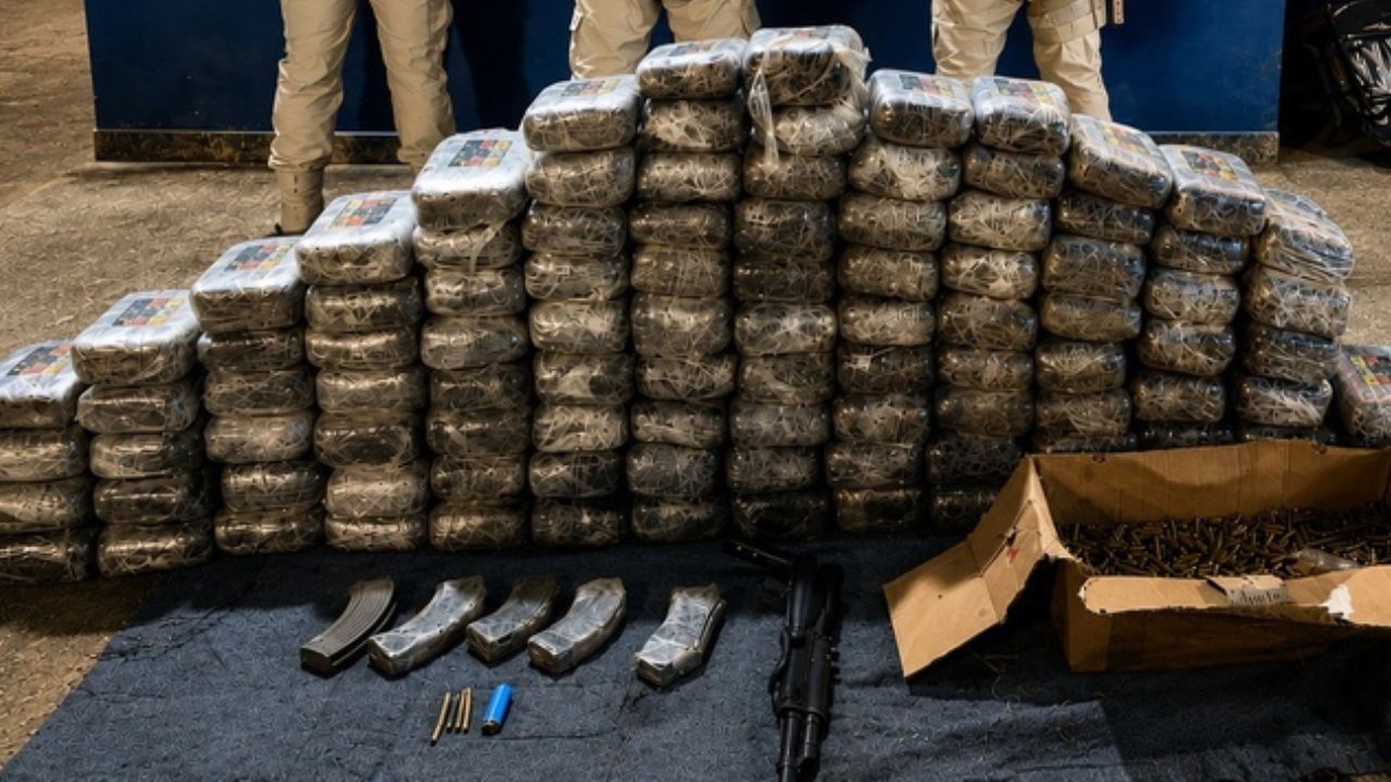 PRF prende trio com 100 kg de maconha e arsenal no Amazonas