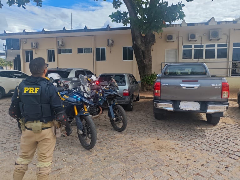 PRF recupera Hilux clonada e prende criminoso em Natal