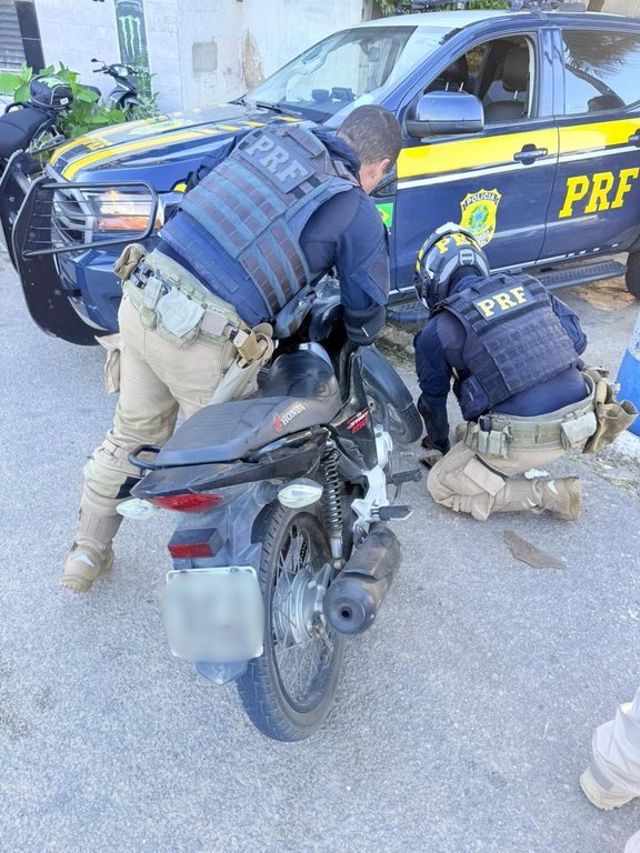 PRF realiza prisões e recupera veículo roubado em diversas ações no RN durante o fim de semana