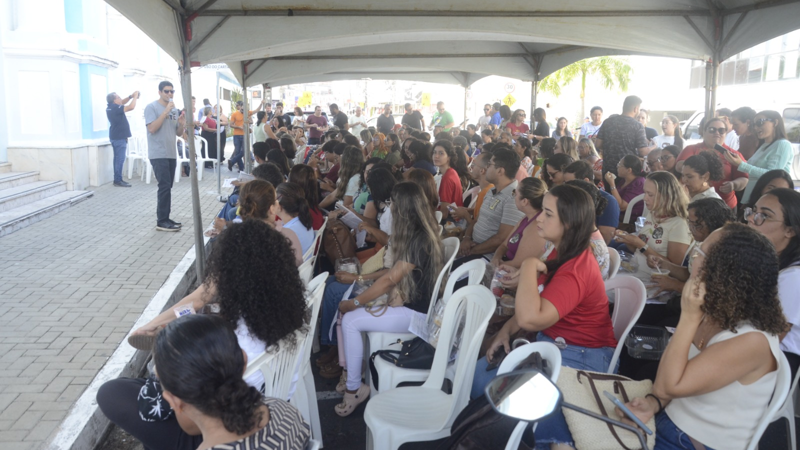 Professores de Natal cruzam os braços por salário digno