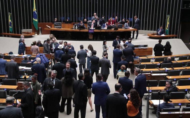 Câmara aprova projeto que permite a partidos parcelar multas em até 15 anos