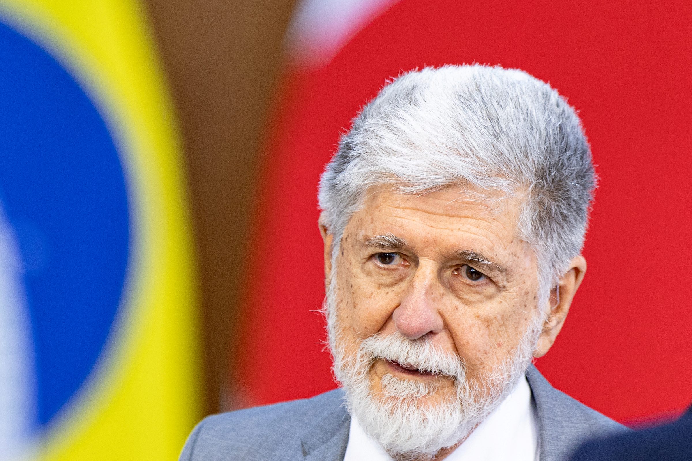 Celso Amorim alerta sobre protecionismo em meio a tarifas e restrições comerciais