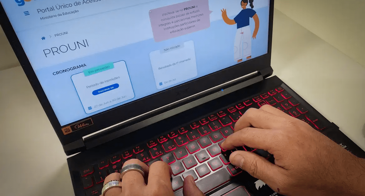 Prouni encerra inscrições para o 2º semestre de 2026