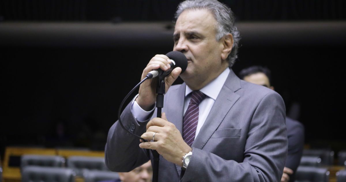 PSDB discute lançar Aécio Neves como pré-candidato à presidência