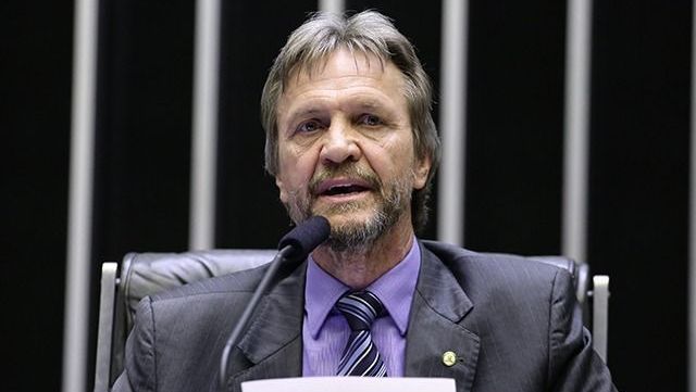 Congresso reduz penas para crimes contra a democracia