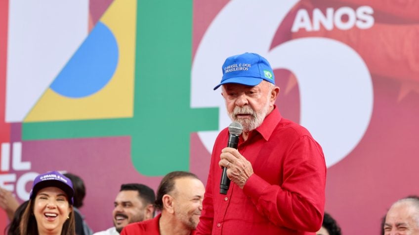 PT realiza ato com funcionários públicos em pré-campanha de Lula