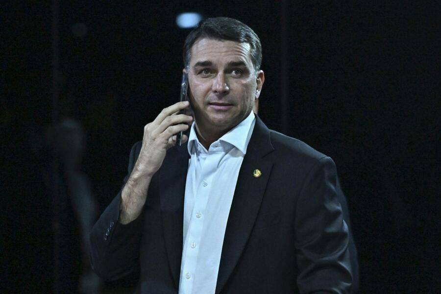 PT gastou R$ 514 mil em impulsionamento de posts sobre caso Flávio Bolsonaro, aponta Meta