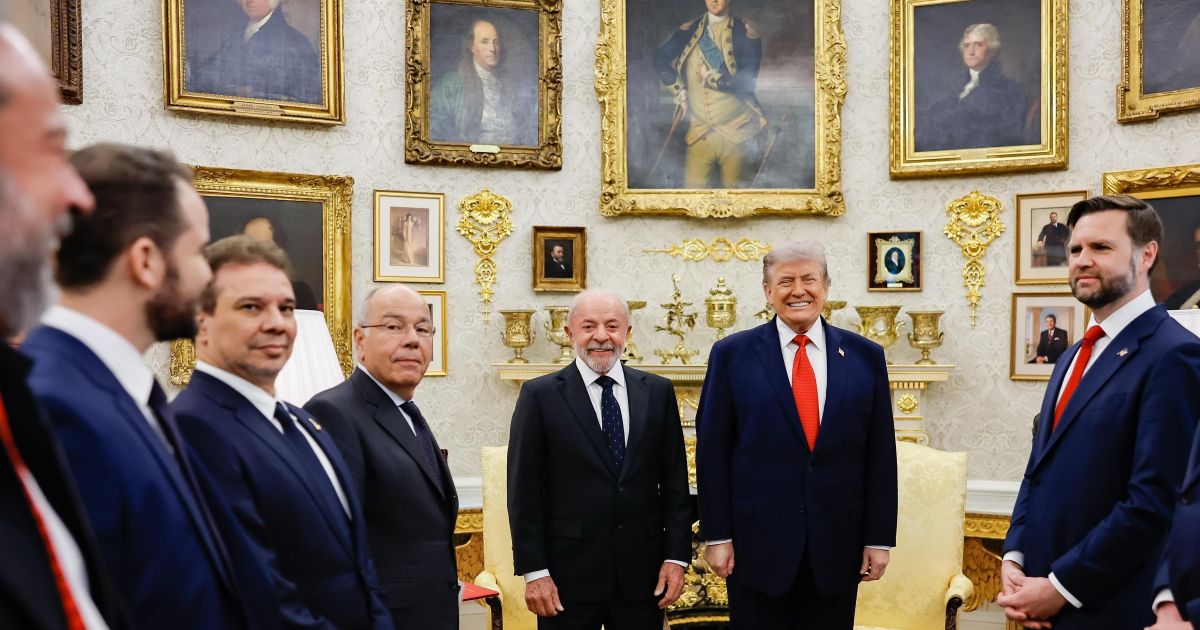 PT eleva Lula a estadista após encontro com Donald Trump; oposição reage