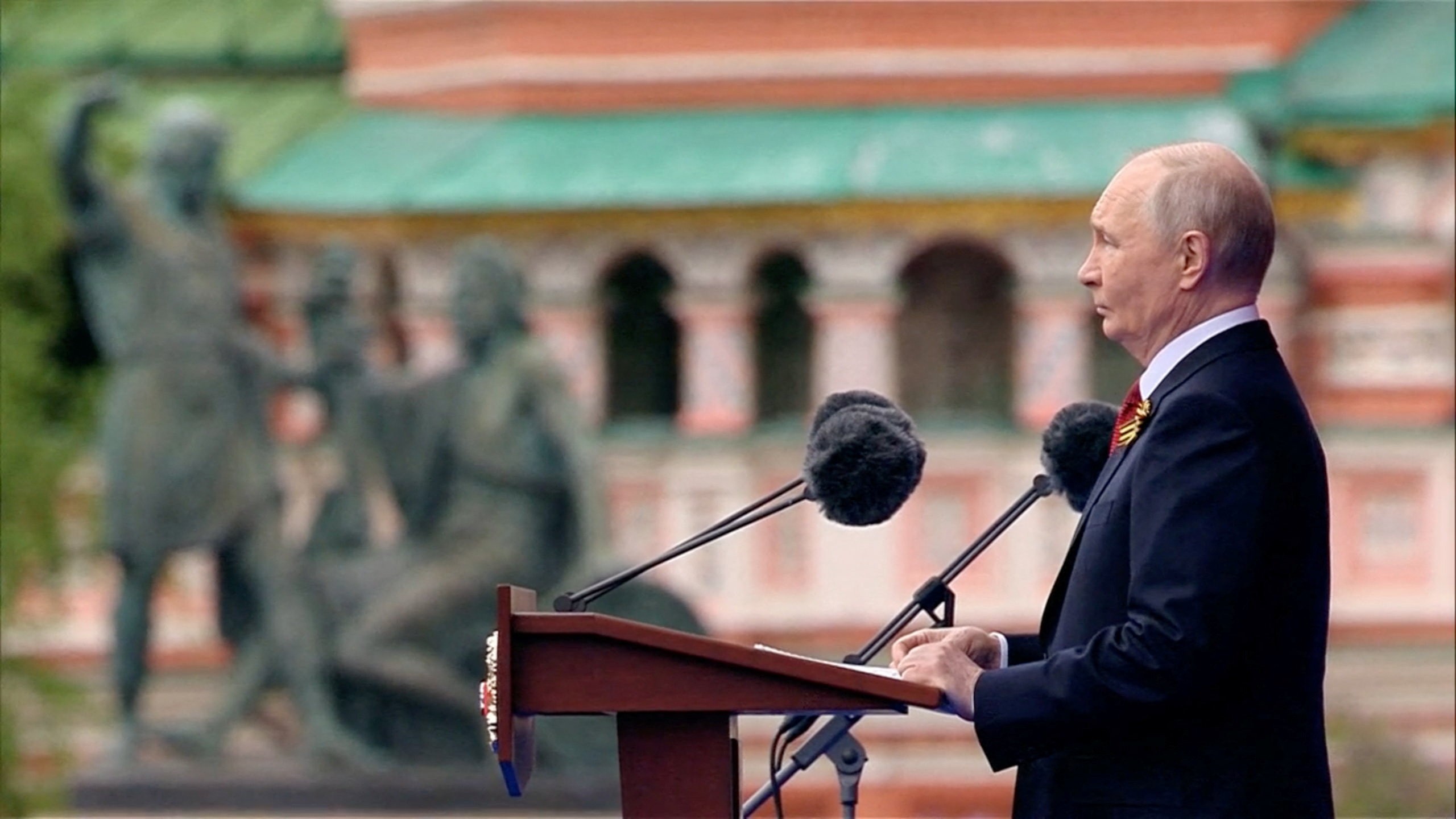 Putin justifica guerra na Ucrânia e ataca Otan em desfile do Dia da Vitória