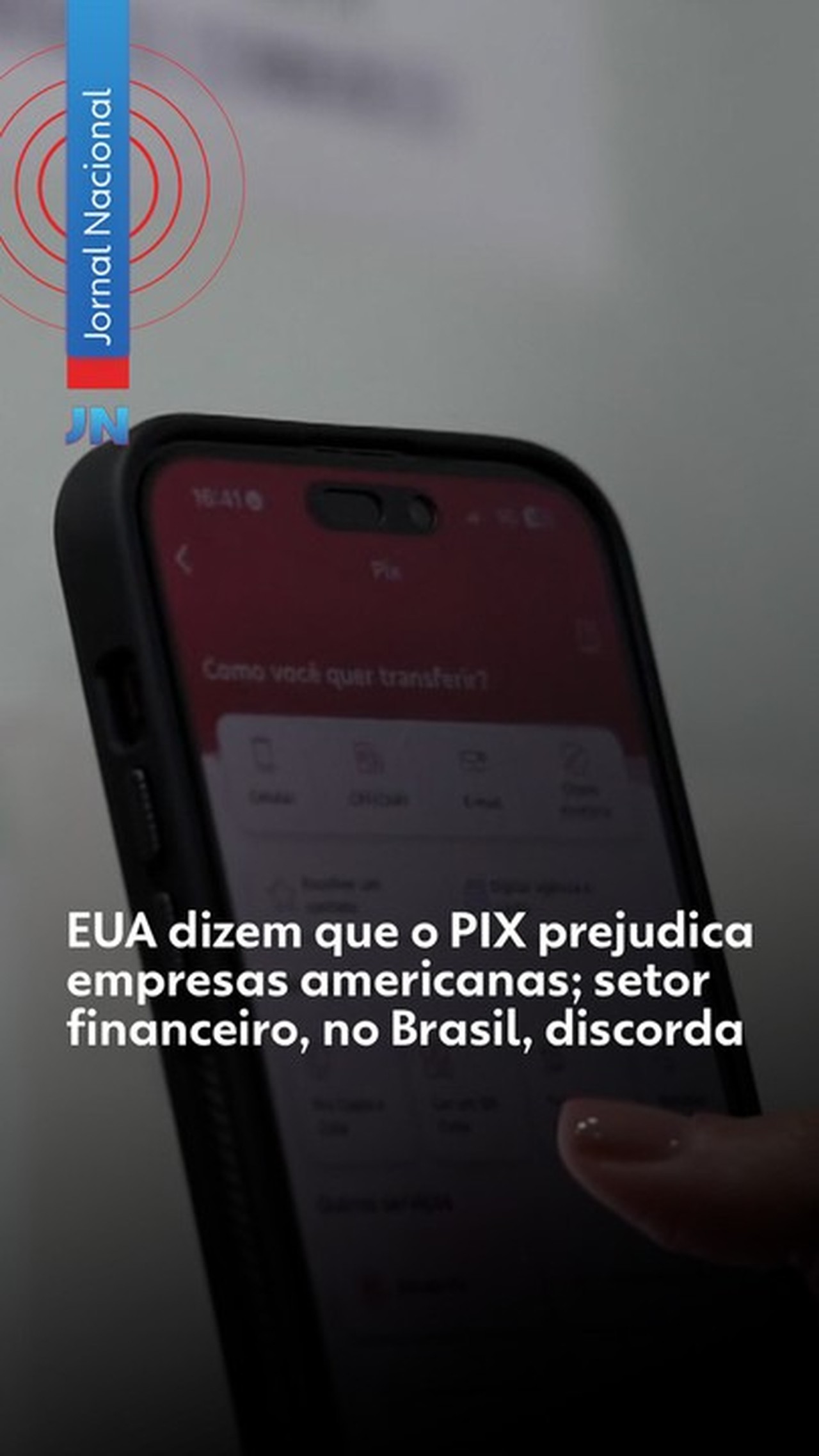 Pesquisa Quaest: 46% veem tarifas dos EUA como retaliação ao PIX, e 36% concordam com Flávio Bolsonaro