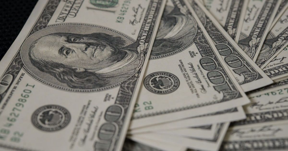 O dólar afeta seu bolso mesmo sem compras em moeda estrangeira