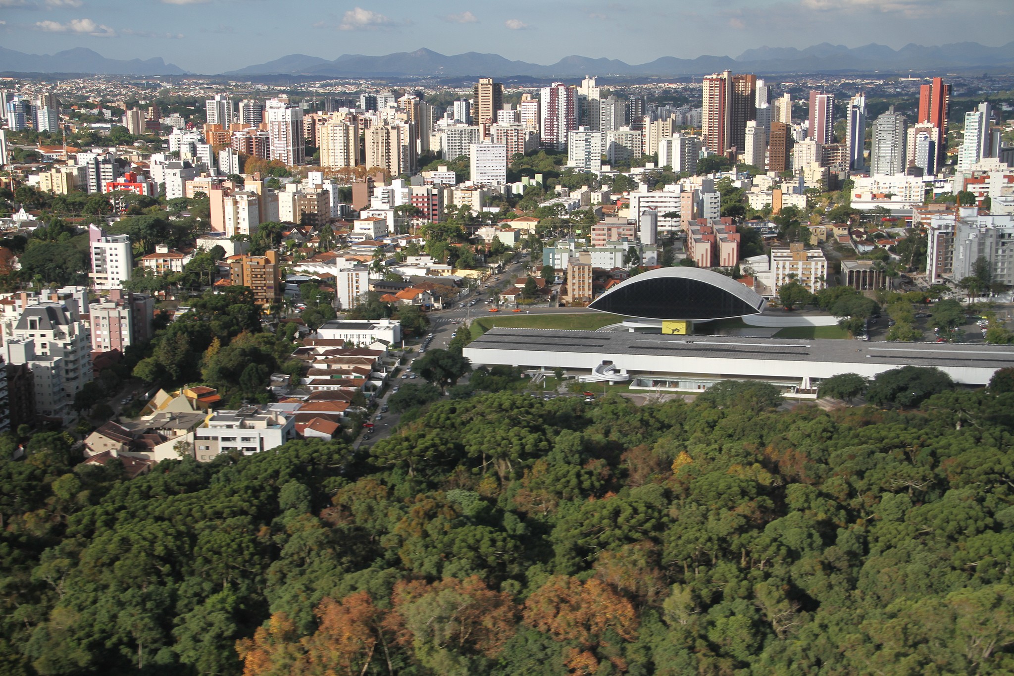 Curitiba é eleita capital com melhor qualidade de vida no Brasil pelo Índice de Progresso Social 2026
