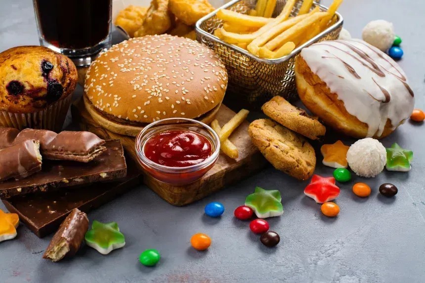 Quatro em cada cinco alimentos infantis são ultraprocessados nos EUA