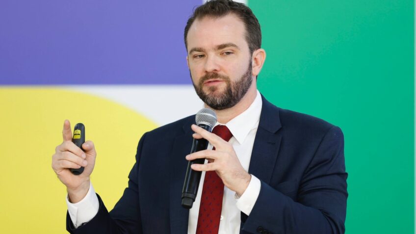 Ministro da Fazenda alerta para dificuldades fiscais em 2027 devido a 9 "pautas-bomba"