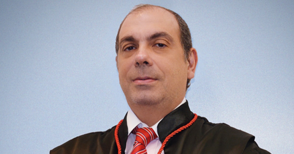 Ministro do STJ Messod Azulay Neto determina soltura de traficante ligado ao PCC, mas decisão é barrada