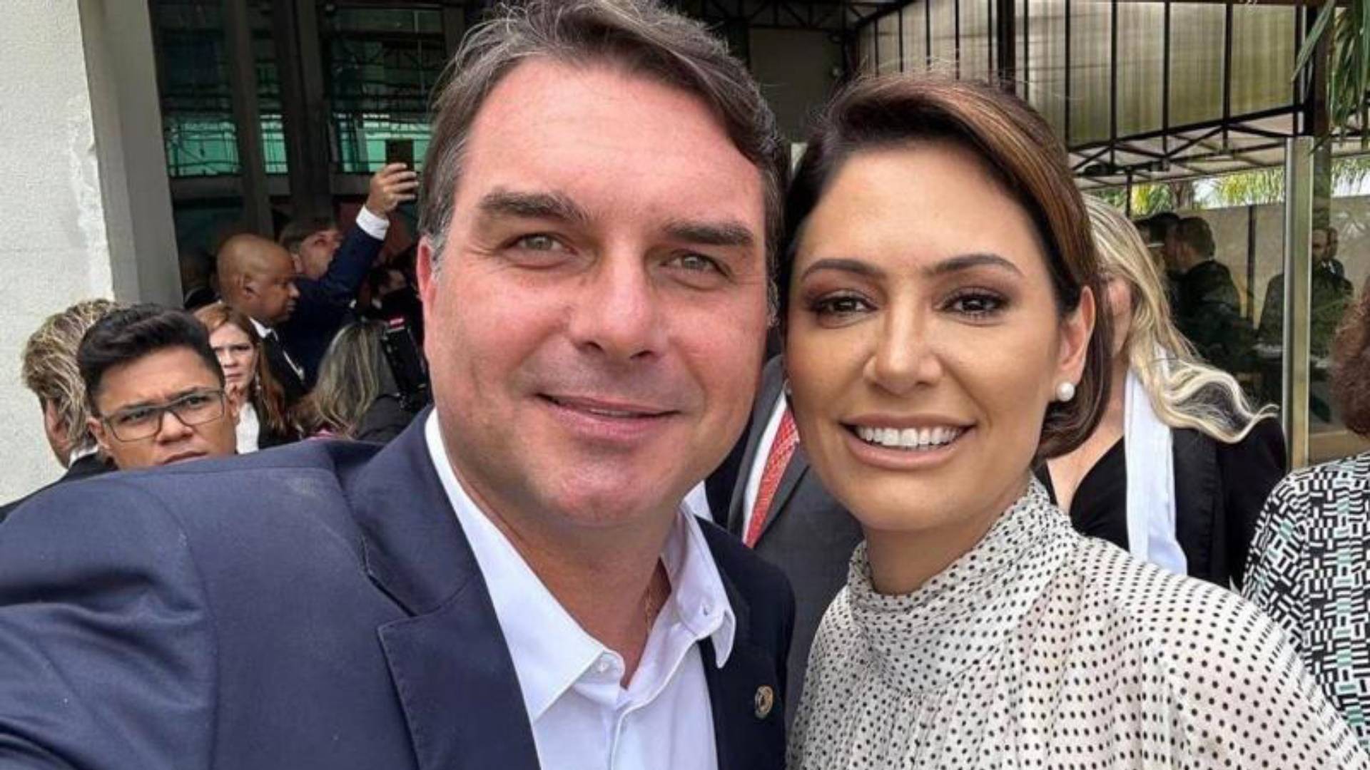 Michelle Bolsonaro expõe briga com Flávio Bolsonaro e questiona aliança com Ciro Gomes