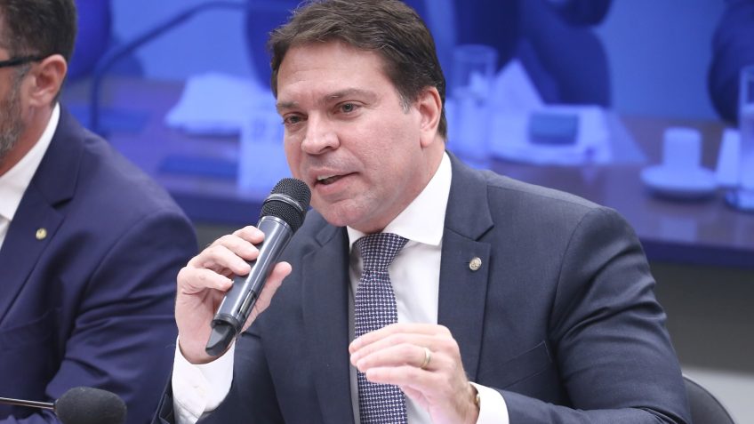 Ramagem acusa Moraes de abuso de poder e elogia Mendonça em depoimento de Cid