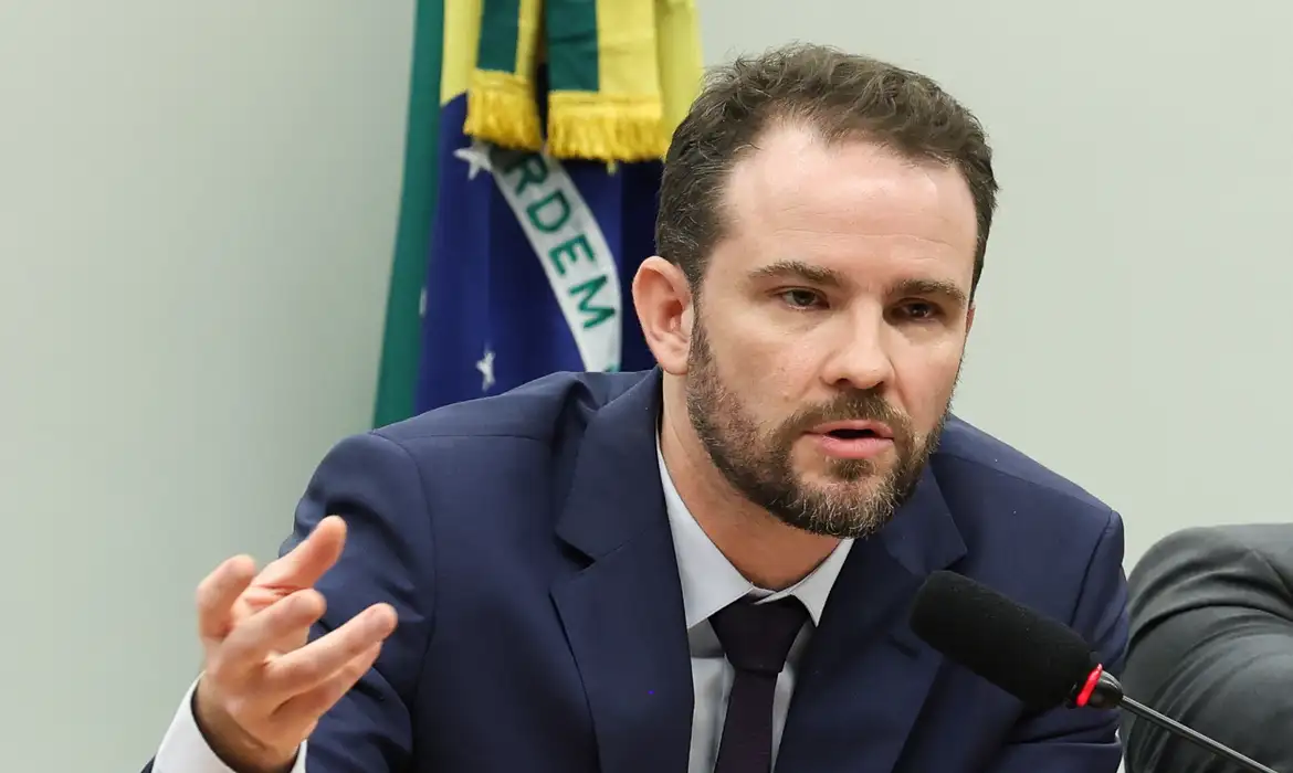 Ministro da Fazenda prevê fim da declaração anual do Imposto de Renda em até três anos