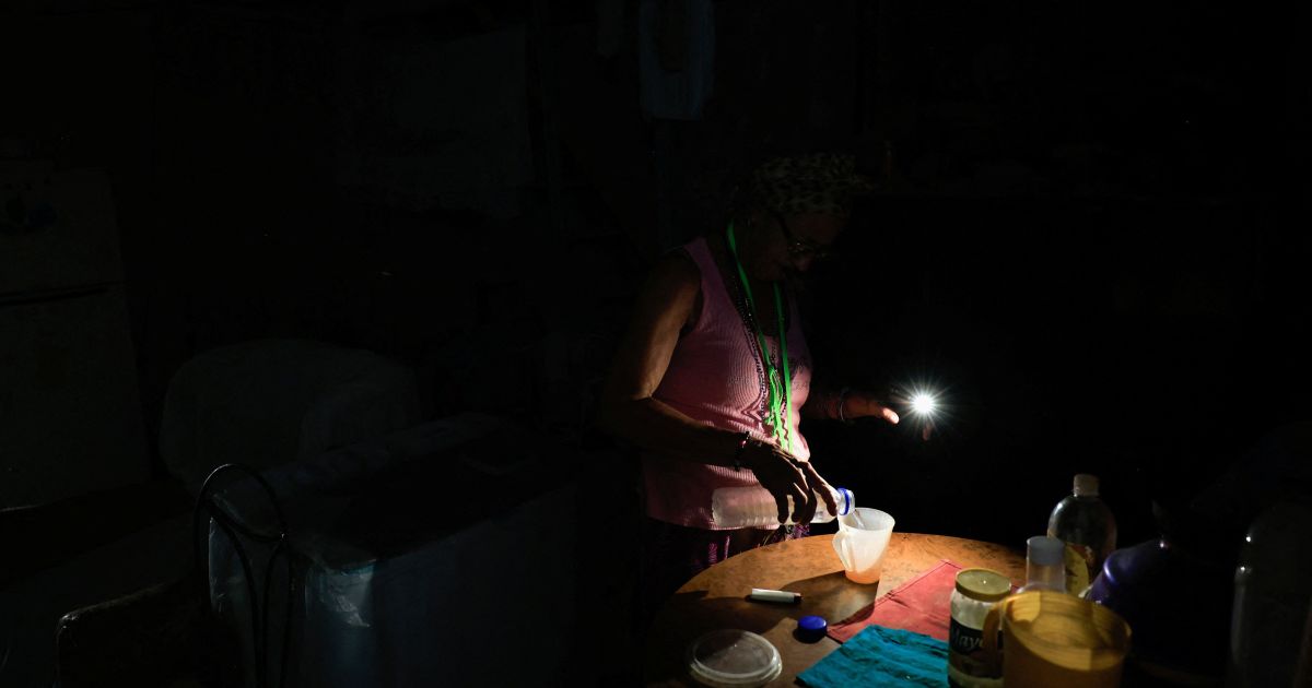 Colapso total da rede elétrica de Cuba paralisa o país
