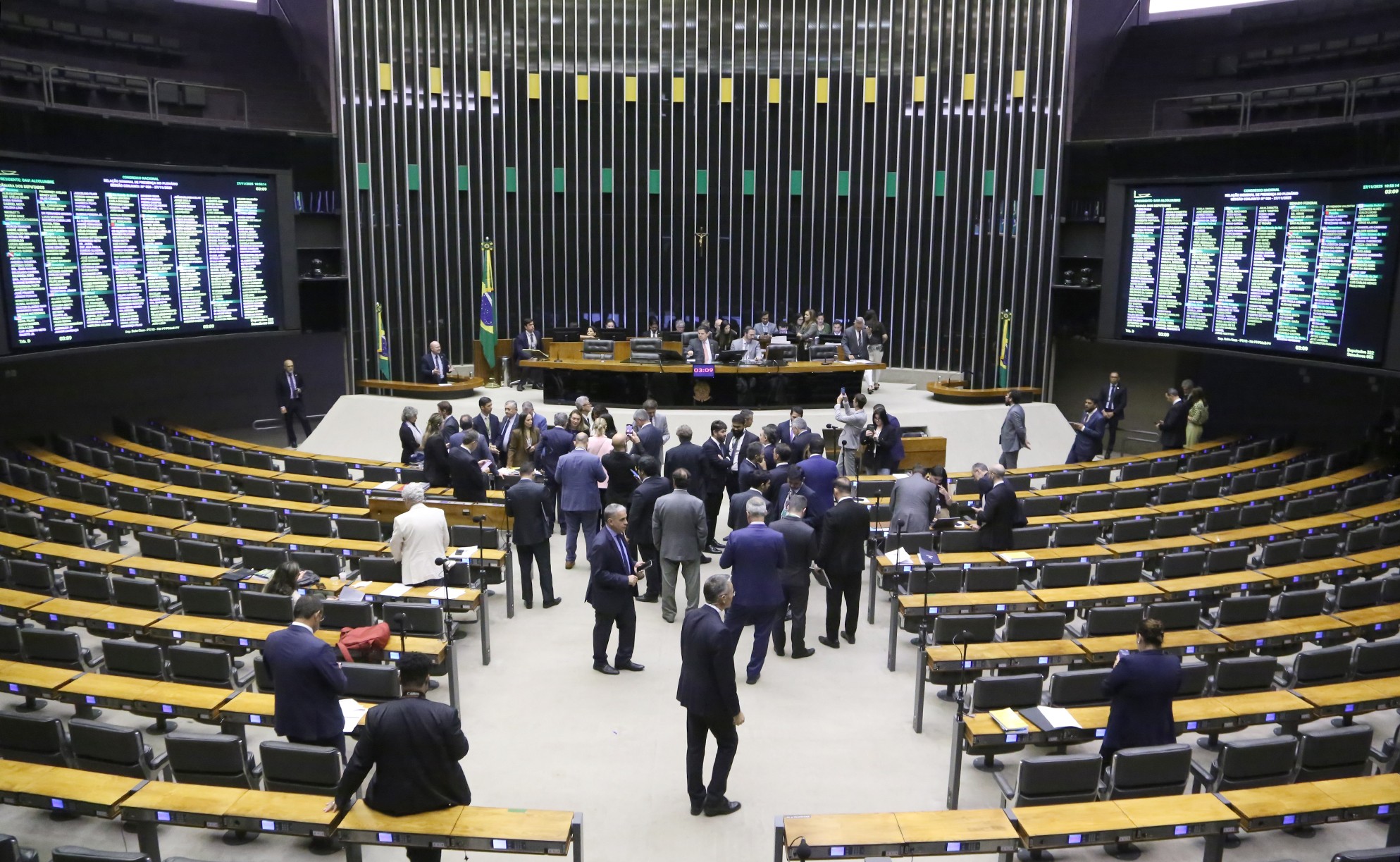 Brasileiros rejeitam redução de penas a golpistas do 8 de janeiro