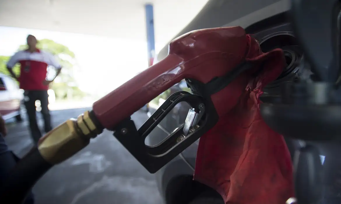 Brava Energia reduz preço do diesel na Clara Camarão