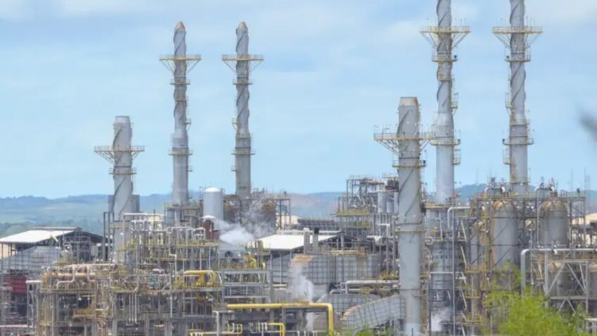 Petrobras supera limites e refina acima da capacidade nominal
