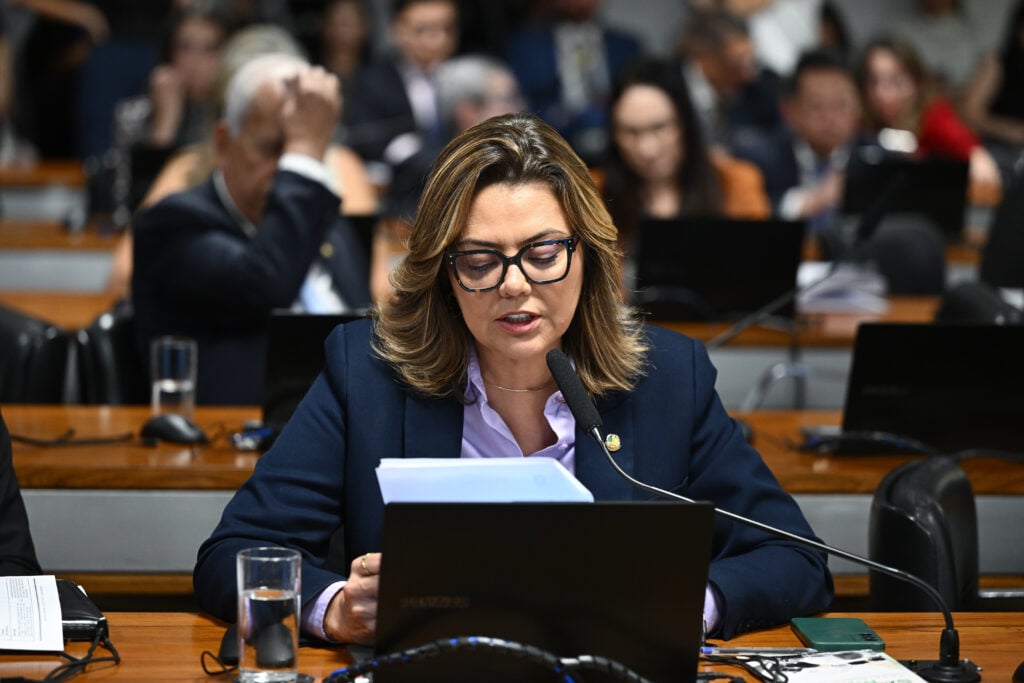 Senadora Leila Barros prepara mudanças pontuais na MP das Blusinhas