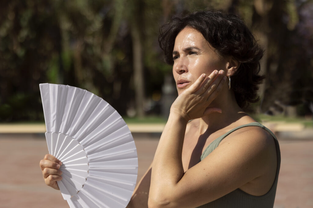 Anvisa aprova Veoza para aliviar ondas de calor e suores noturnos da menopausa