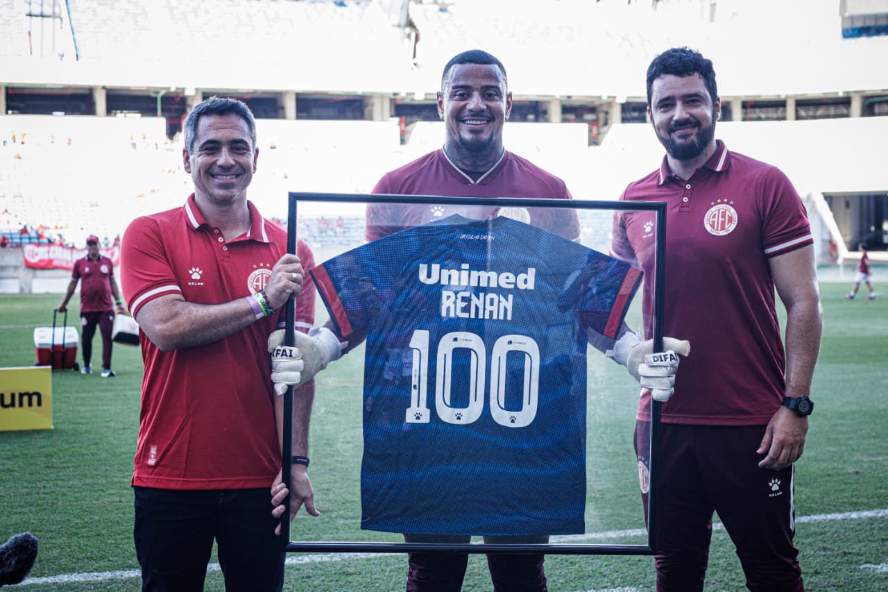 América celebra Renan Bragança por 100 jogos no gol alvirrubro