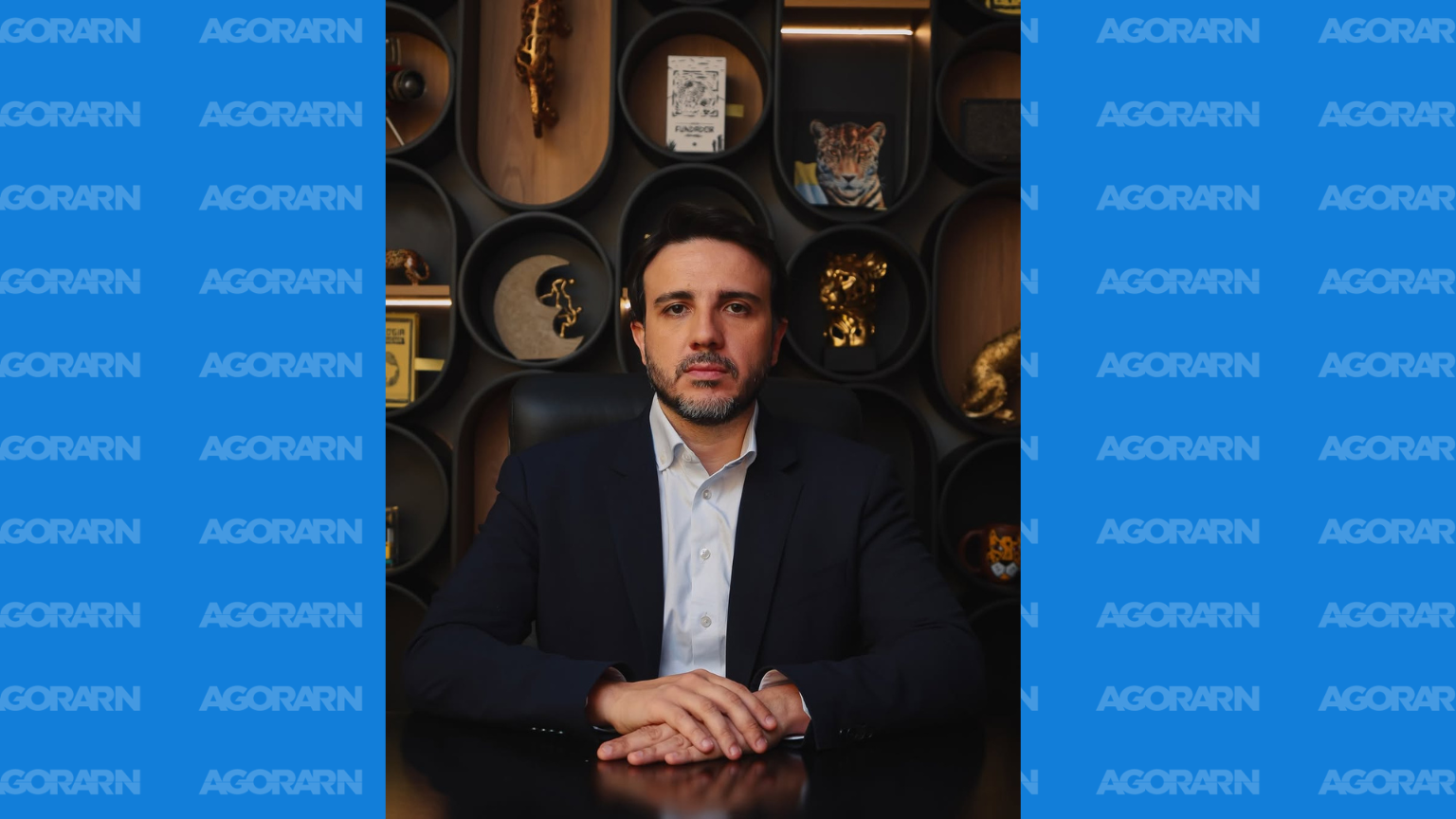 Renan Santos ataca Flávio Bolsonaro por "rabo preso" com STF