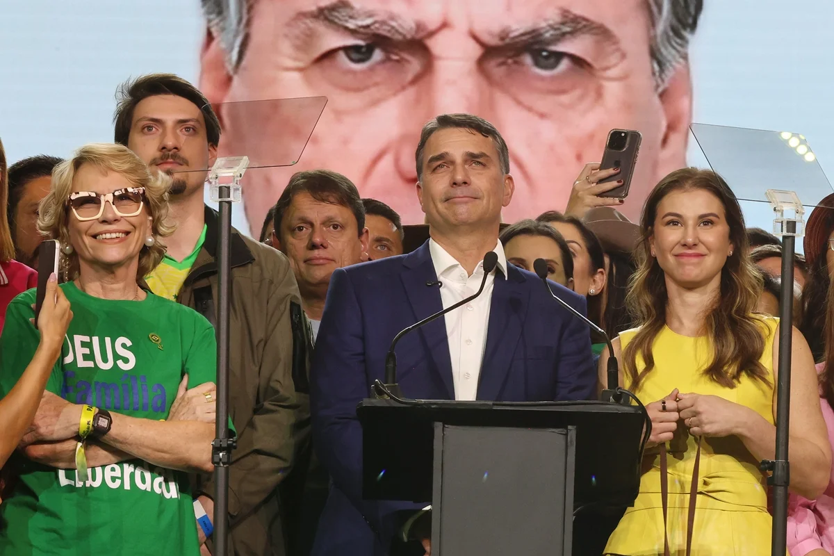 Uso de IA de Bolsonaro cria impasse jurídico para a campanha de Flávio